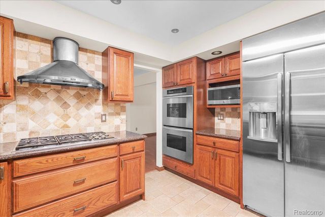 8115 Kiowa Trail, Hamburg Township, MI 48169