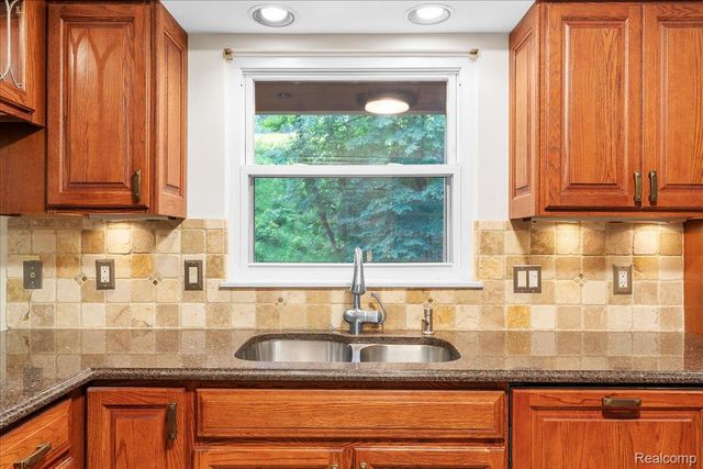 8115 Kiowa Trail, Hamburg Township, MI 48169
