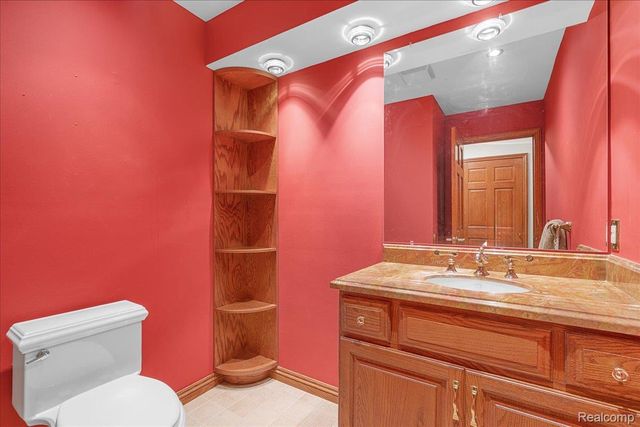 8115 Kiowa Trail, Hamburg Township, MI 48169