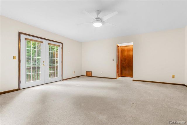 8115 Kiowa Trail, Hamburg Township, MI 48169