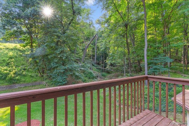 8115 Kiowa Trail, Hamburg Township, MI 48169