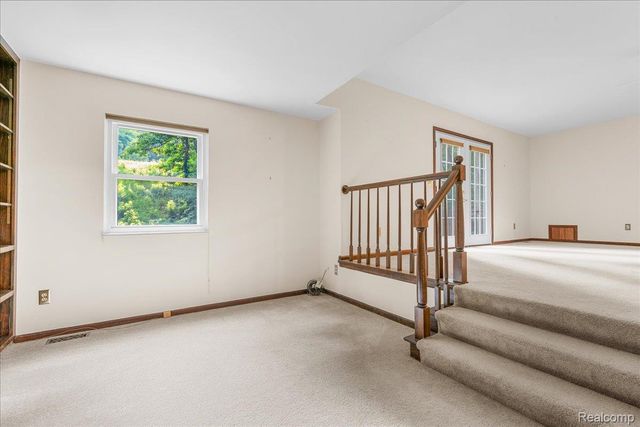 8115 Kiowa Trail, Hamburg Township, MI 48169