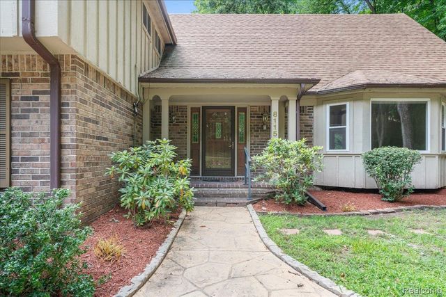 8115 Kiowa Trail, Hamburg Township, MI 48169