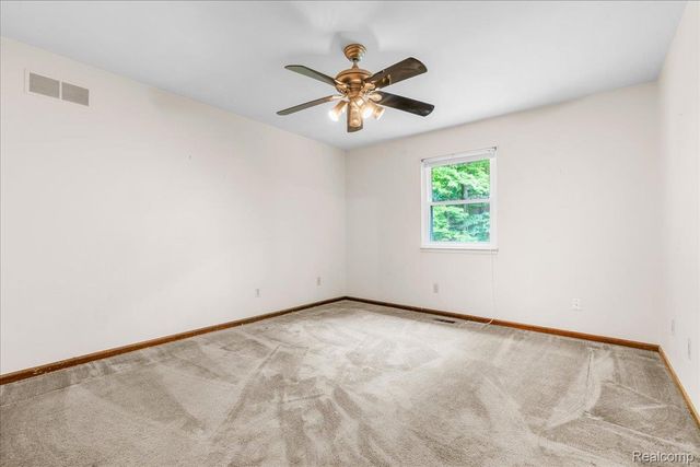 8115 Kiowa Trail, Hamburg Township, MI 48169