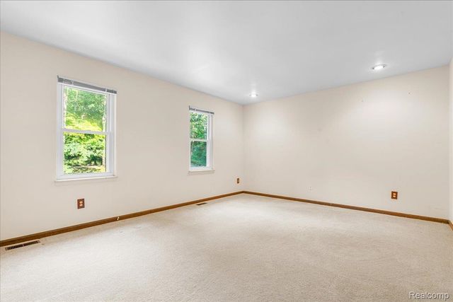 8115 Kiowa Trail, Hamburg Township, MI 48169