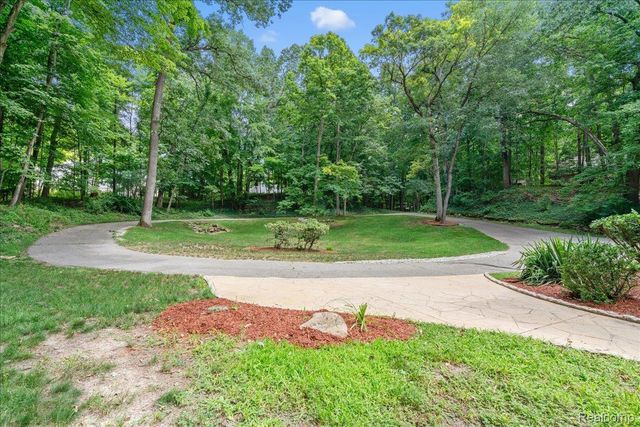 8115 Kiowa Trail, Hamburg Township, MI 48169