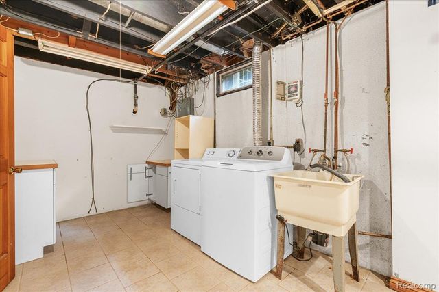 8115 Kiowa Trail, Hamburg Township, MI 48169