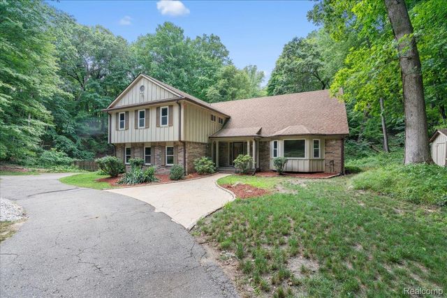 8115 Kiowa Trail, Hamburg Township, MI 48169
