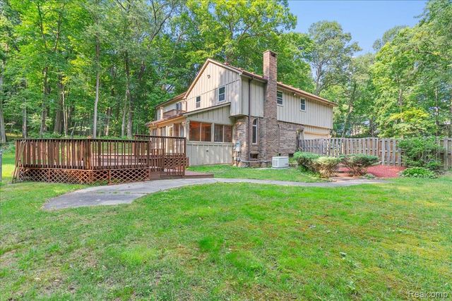 8115 Kiowa Trail, Hamburg Township, MI 48169