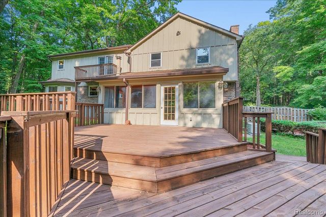 8115 Kiowa Trail, Hamburg Township, MI 48169