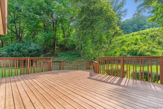8115 Kiowa Trail, Hamburg Township, MI 48169