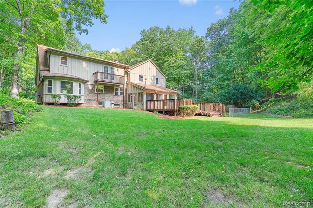 8115 Kiowa Trail, Hamburg Township, MI 48169
