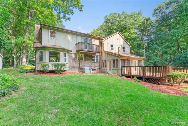 8115 Kiowa Trail, Hamburg Township, MI 48169