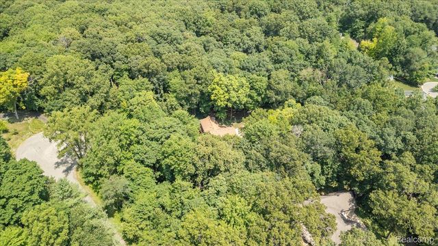 8115 Kiowa Trail, Hamburg Township, MI 48169