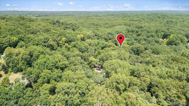 8115 Kiowa Trail, Hamburg Township, MI 48169