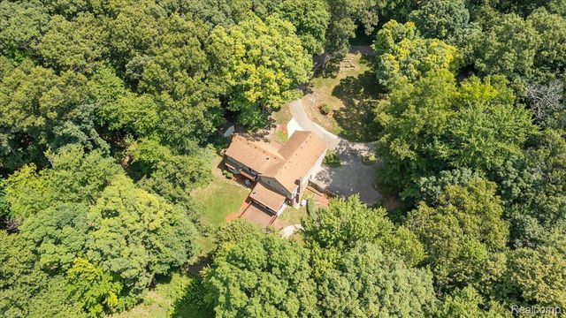 8115 Kiowa Trail, Hamburg Township, MI 48169