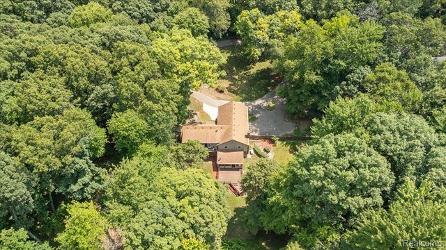 8115 Kiowa Trail, Hamburg Township, MI 48169