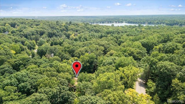 8115 Kiowa Trail, Hamburg Township, MI 48169