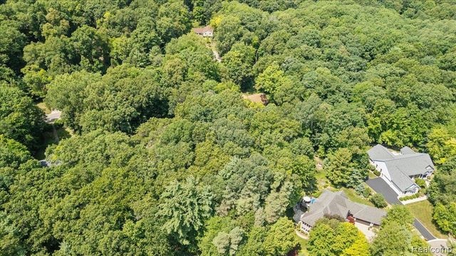 8115 Kiowa Trail, Hamburg Township, MI 48169