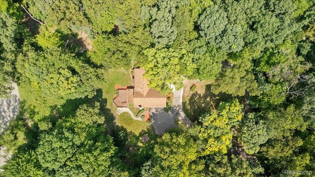 8115 Kiowa Trail, Hamburg Township, MI 48169
