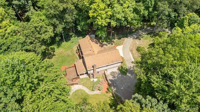 8115 Kiowa Trail, Hamburg Township, MI 48169