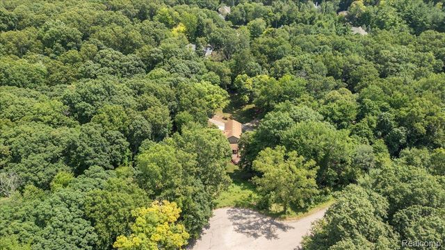 8115 Kiowa Trail, Hamburg Township, MI 48169