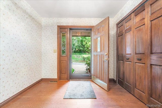 8115 Kiowa Trail, Hamburg Township, MI 48169
