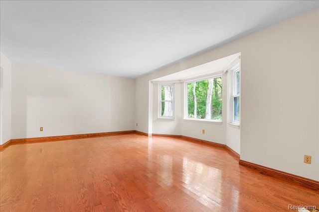 8115 Kiowa Trail, Hamburg Township, MI 48169
