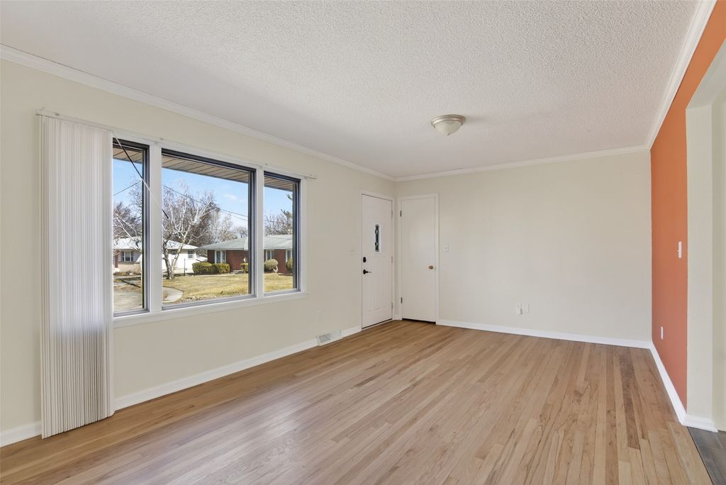 3001 Roblang Court, Des Moines, IA 50317