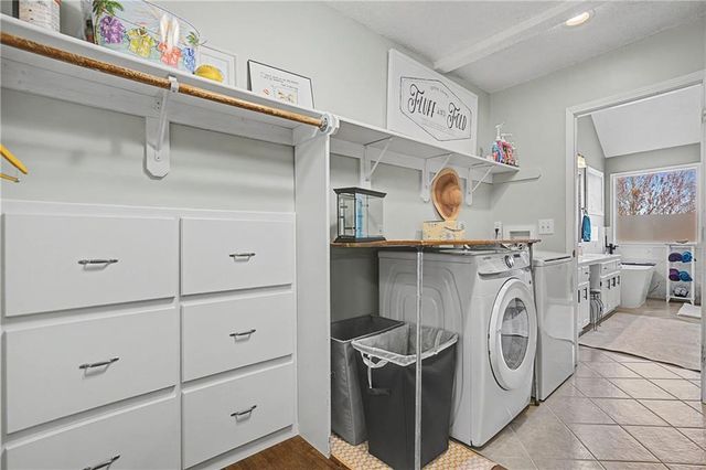 5604 W 152ND Place, Overland Park, KS 66223