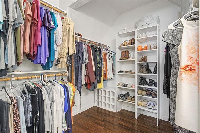 5604 W 152ND Place, Overland Park, KS 66223