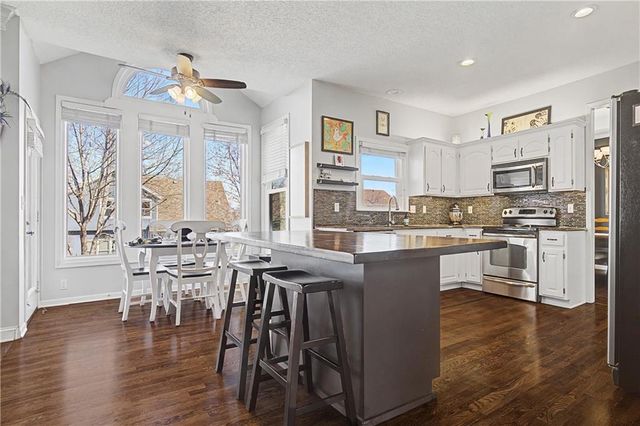 5604 W 152ND Place, Overland Park, KS 66223