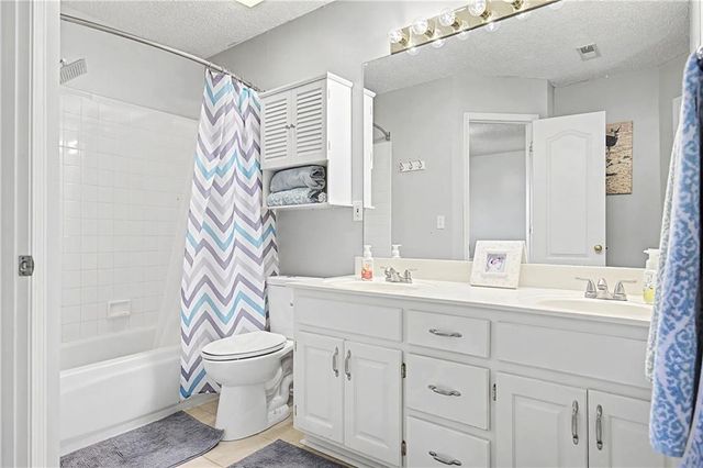 5604 W 152ND Place, Overland Park, KS 66223