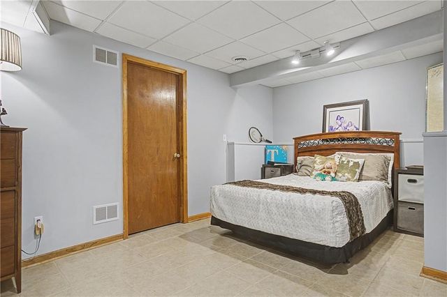 5604 W 152ND Place, Overland Park, KS 66223