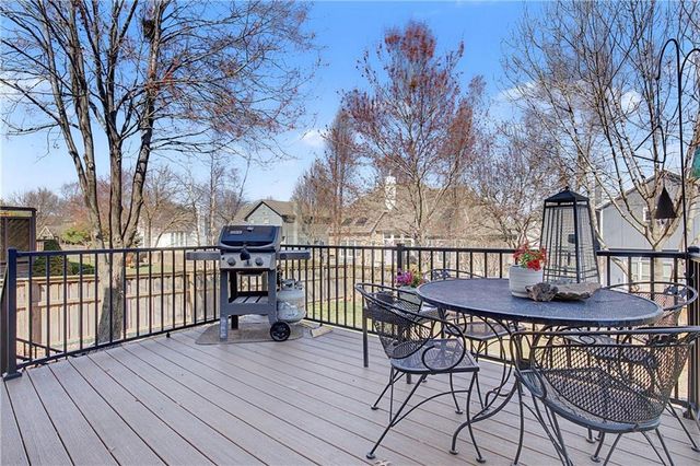 5604 W 152ND Place, Overland Park, KS 66223