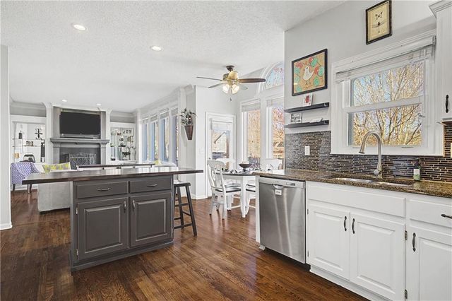 5604 W 152ND Place, Overland Park, KS 66223