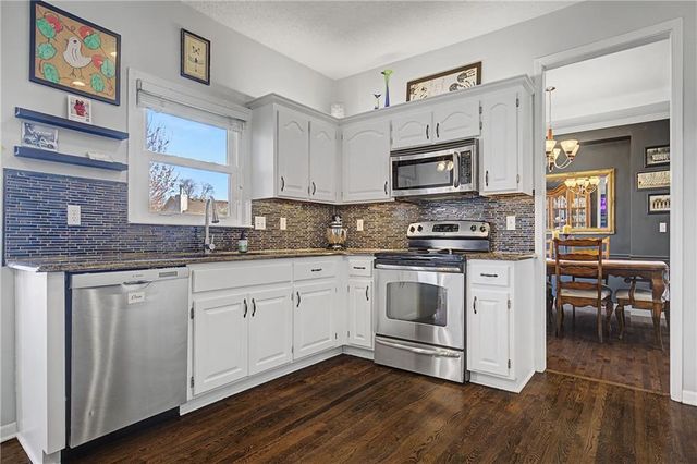 5604 W 152ND Place, Overland Park, KS 66223