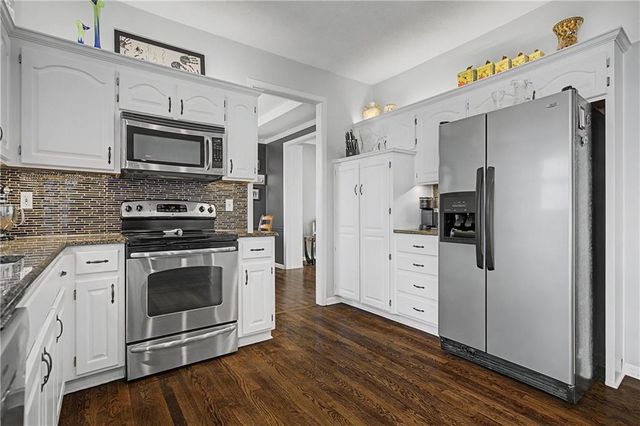 5604 W 152ND Place, Overland Park, KS 66223