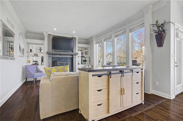 5604 W 152ND Place, Overland Park, KS 66223