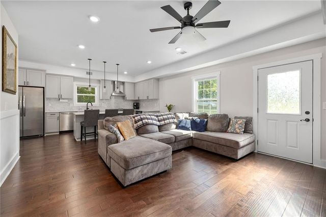 142 Brookwood Avenue, Commerce, GA 30529