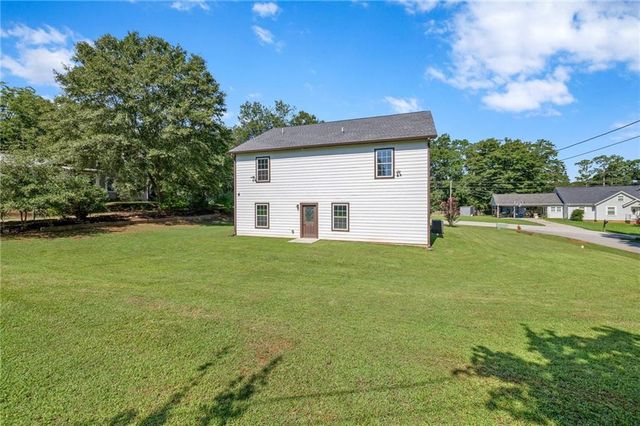 142 Brookwood Avenue, Commerce, GA 30529