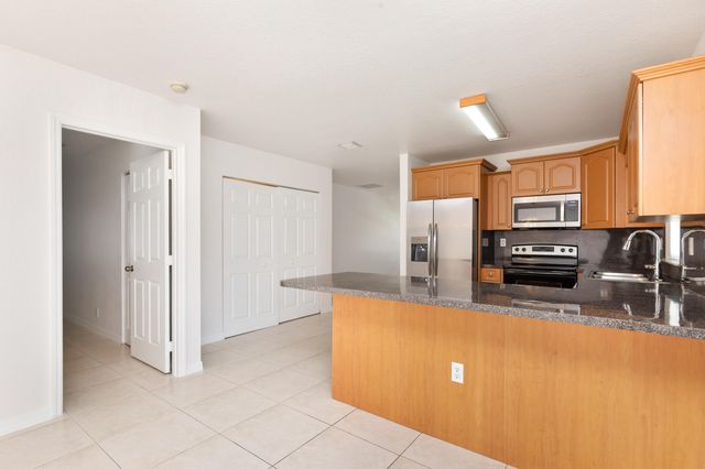 22 SW 6th Street 1, Hallandale Beach, FL 33009