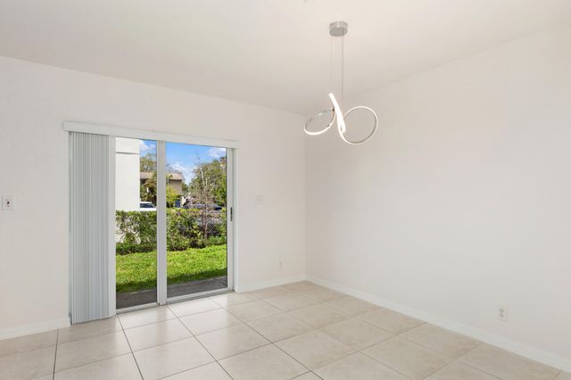 22 SW 6th Street 1, Hallandale Beach, FL 33009