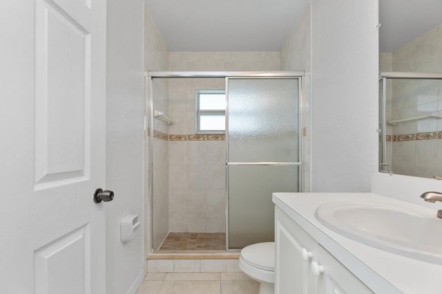 22 SW 6th Street 1, Hallandale Beach, FL 33009