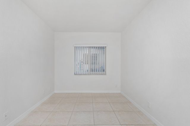 22 SW 6th Street 1, Hallandale Beach, FL 33009