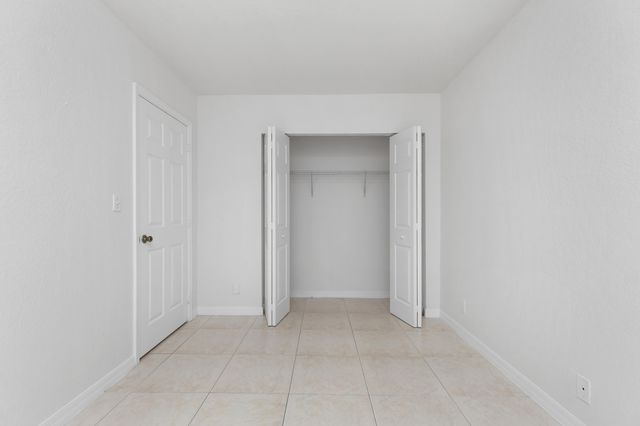 22 SW 6th Street 1, Hallandale Beach, FL 33009