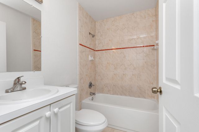 22 SW 6th Street 1, Hallandale Beach, FL 33009