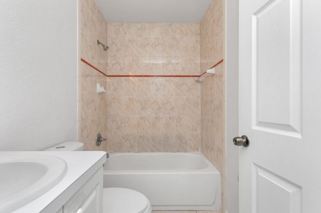 22 SW 6th Street 1, Hallandale Beach, FL 33009