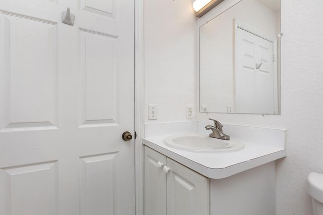 22 SW 6th Street 1, Hallandale Beach, FL 33009