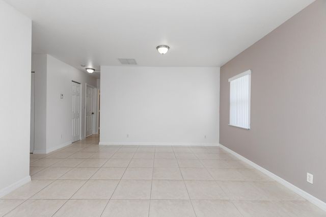 22 SW 6th Street 1, Hallandale Beach, FL 33009